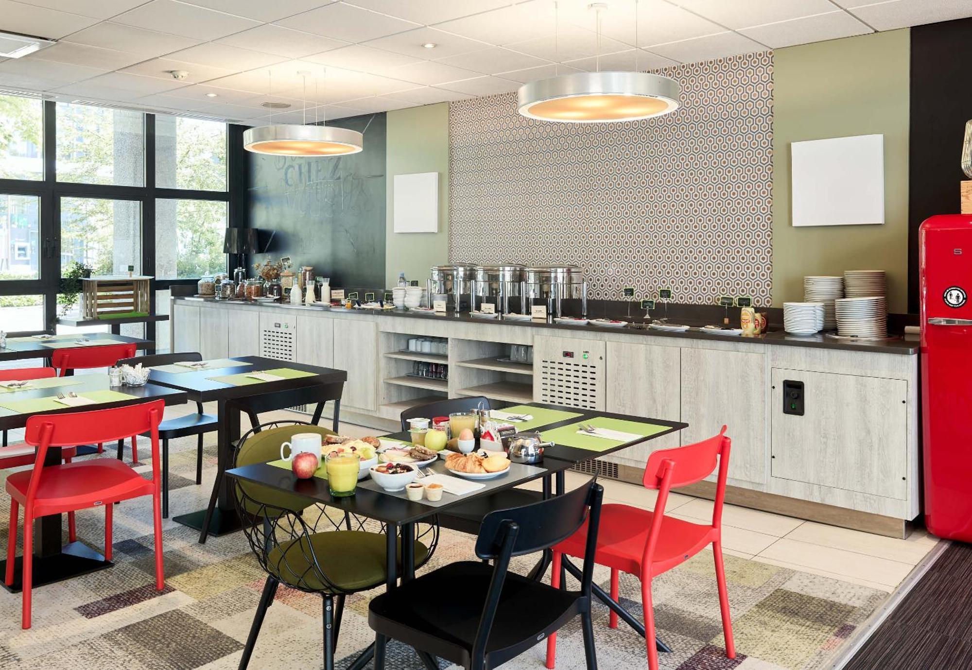 B&B Hotel Saint-Quentin-En-Yvelines Centre Gare 4 Etoiles Монтіньї-ле-Бретонне Екстер'єр фото