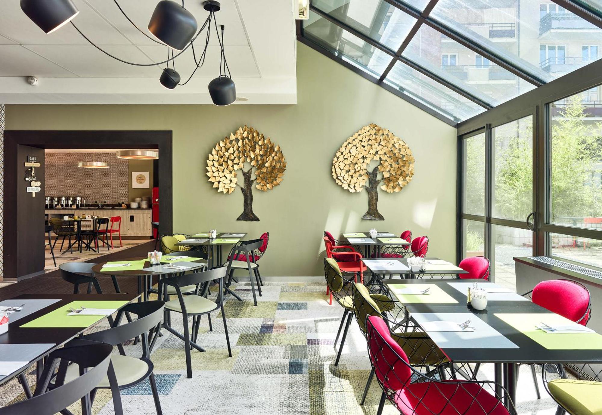 B&B Hotel Saint-Quentin-En-Yvelines Centre Gare 4 Etoiles Монтіньї-ле-Бретонне Екстер'єр фото