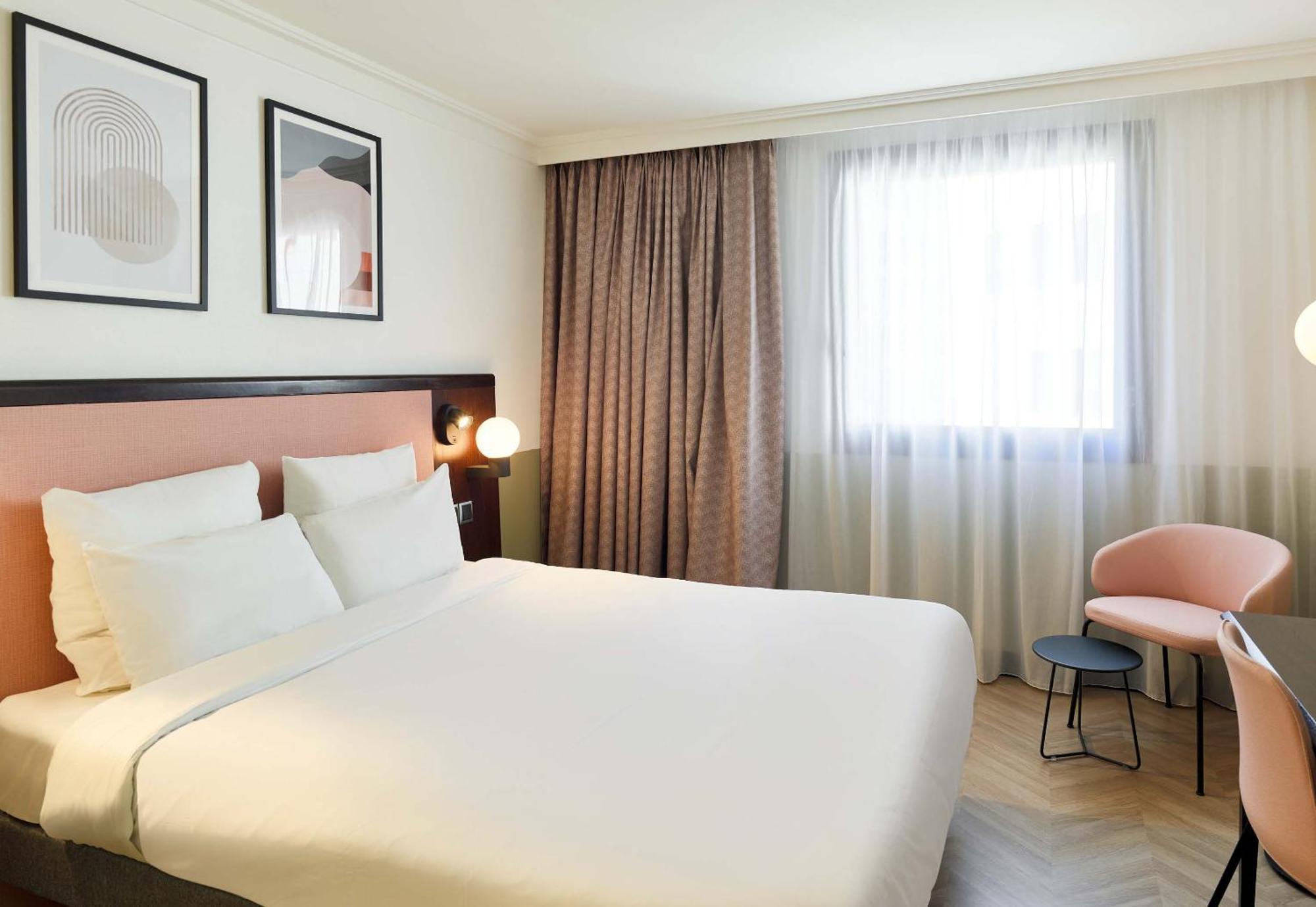 B&B Hotel Saint-Quentin-En-Yvelines Centre Gare 4 Etoiles Монтіньї-ле-Бретонне Екстер'єр фото