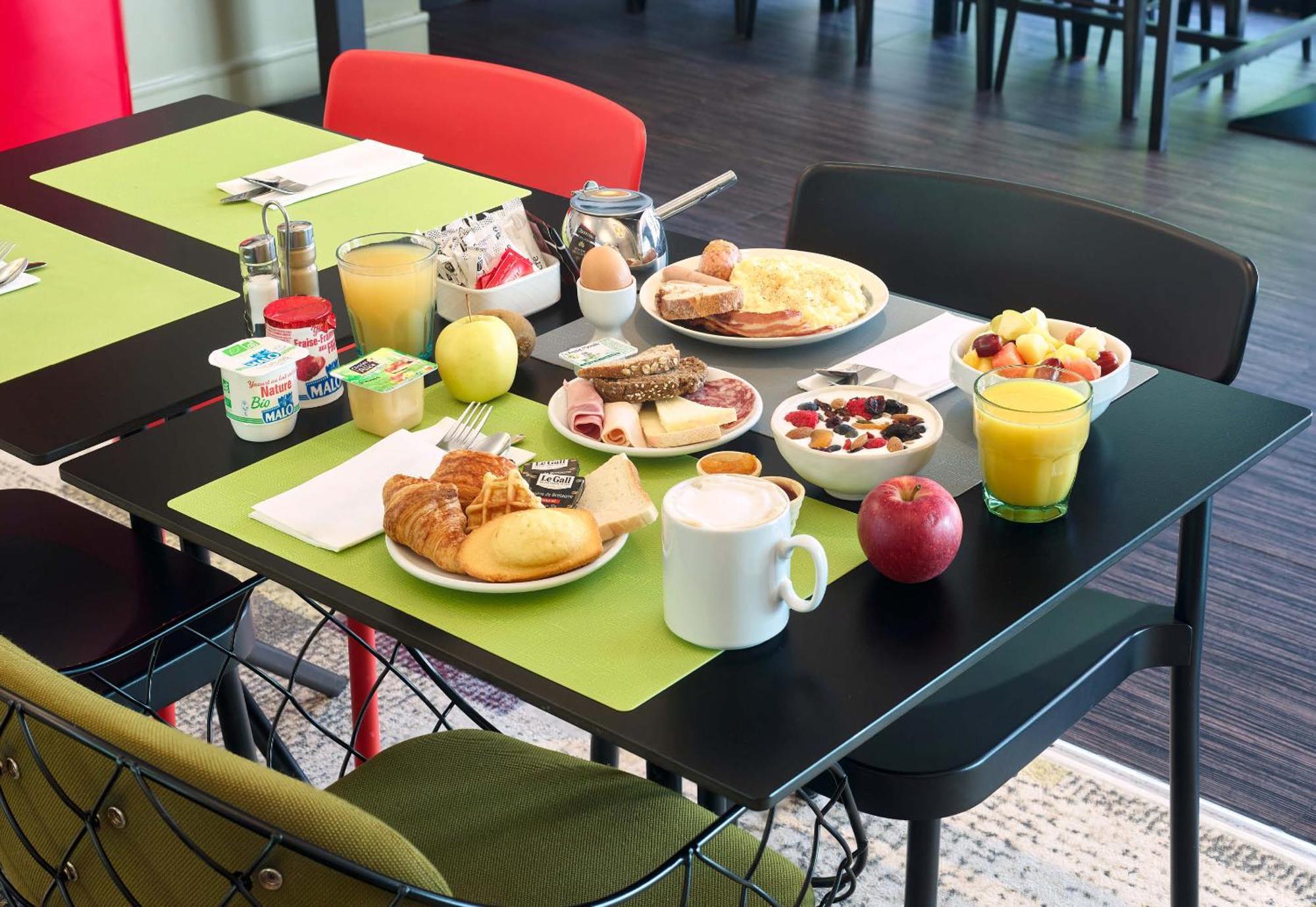 B&B Hotel Saint-Quentin-En-Yvelines Centre Gare 4 Etoiles Монтіньї-ле-Бретонне Екстер'єр фото