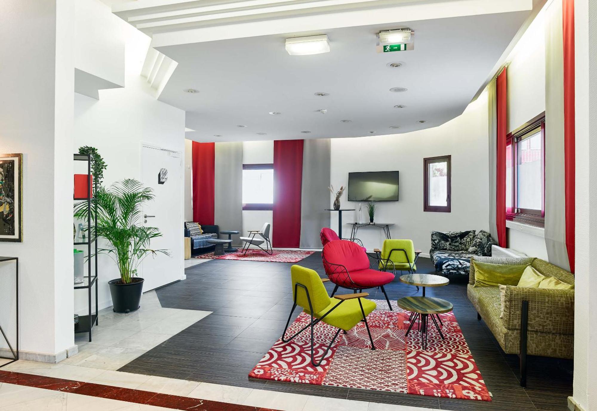 B&B Hotel Saint-Quentin-En-Yvelines Centre Gare 4 Etoiles Монтіньї-ле-Бретонне Екстер'єр фото