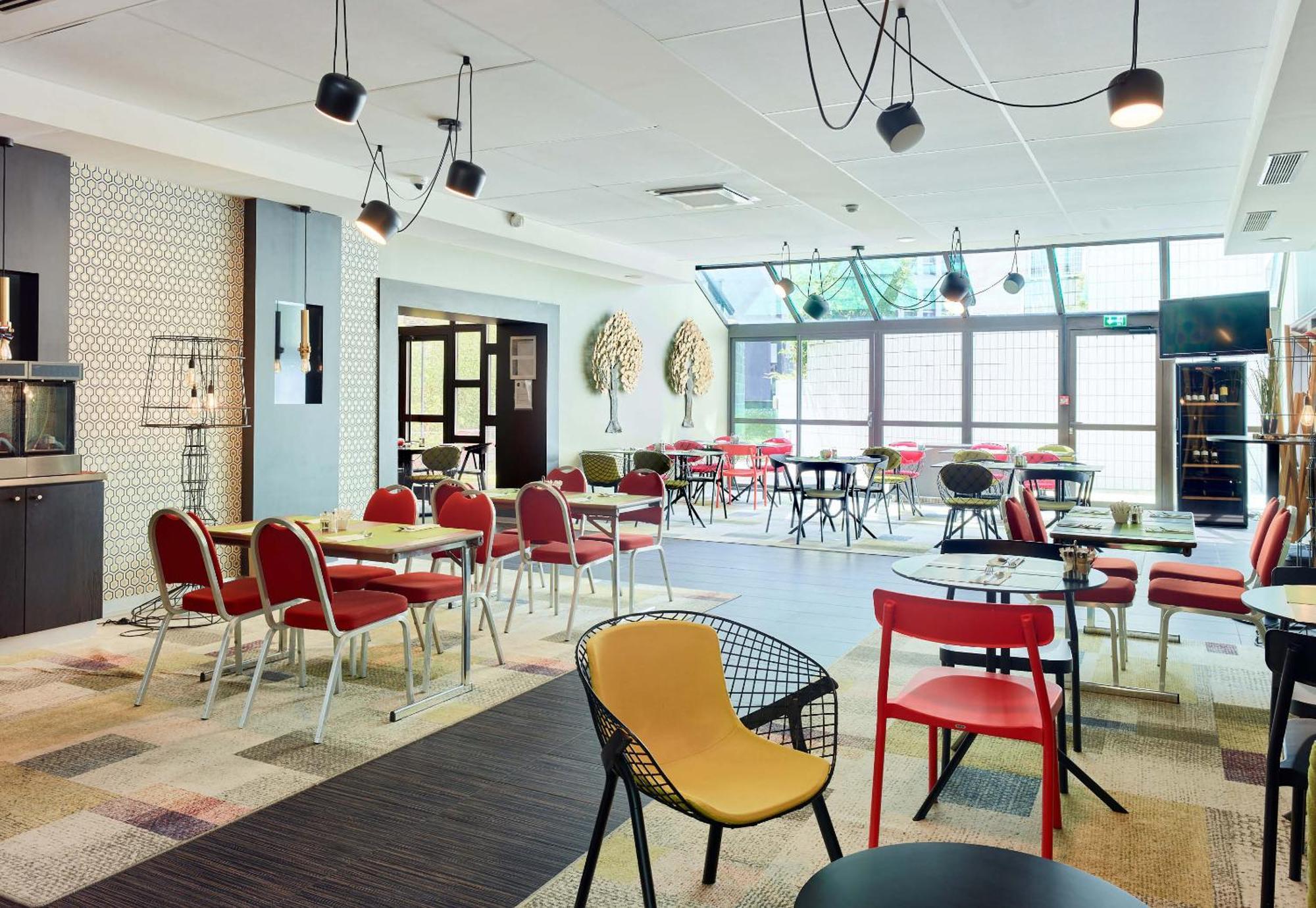 B&B Hotel Saint-Quentin-En-Yvelines Centre Gare 4 Etoiles Монтіньї-ле-Бретонне Екстер'єр фото
