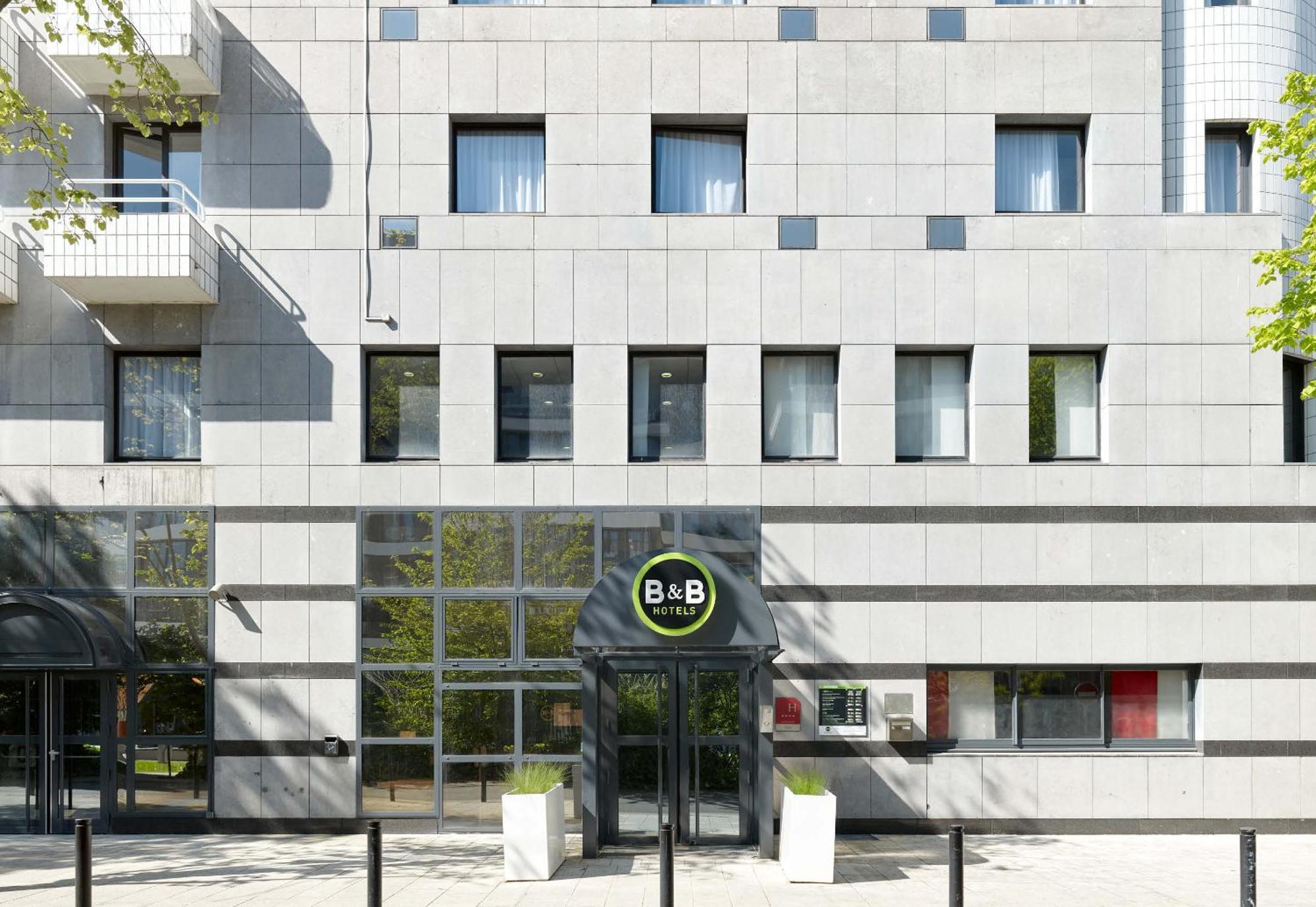 B&B Hotel Saint-Quentin-En-Yvelines Centre Gare 4 Etoiles Монтіньї-ле-Бретонне Екстер'єр фото
